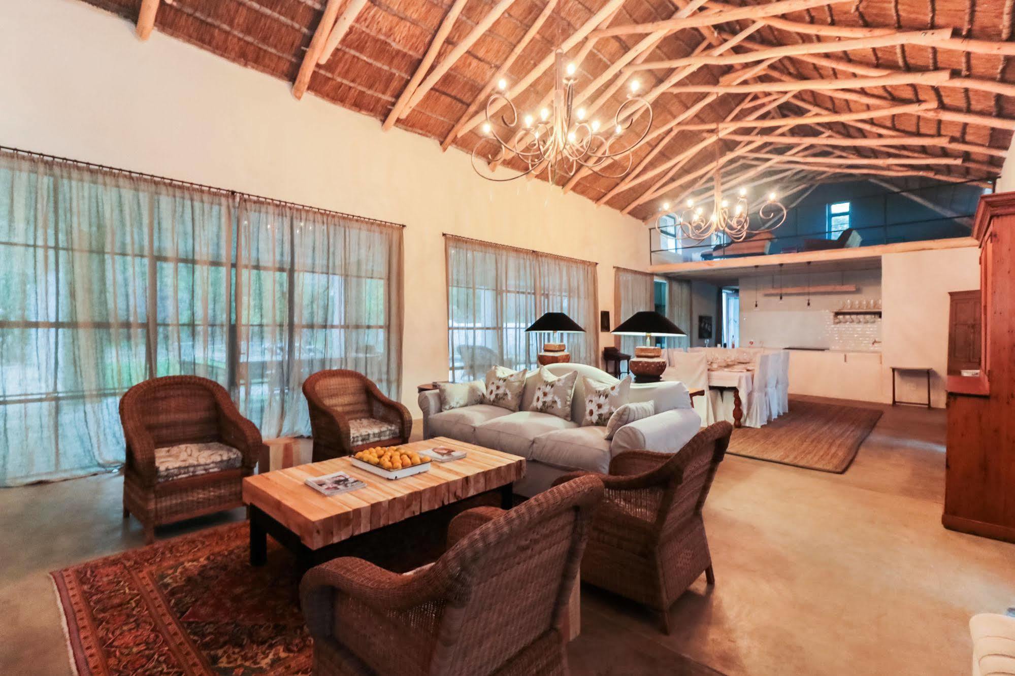 The Whyte House Bed & Breakfast Graaff Reinet Exterior photo